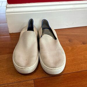 Rothys The Sneaker Slip on Shoes in Sand With Blue Trim Women’s Size 7.5